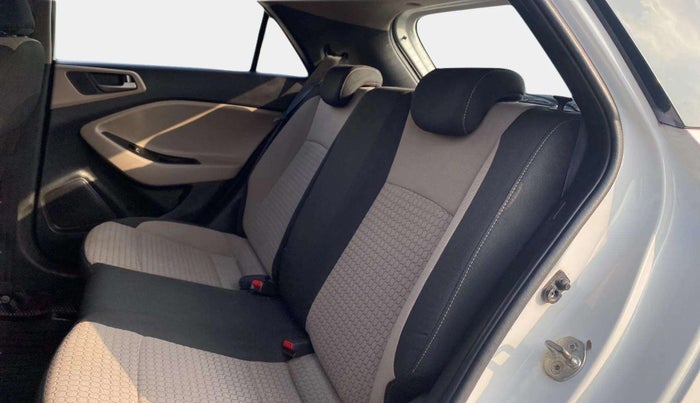2017 Hyundai Elite i20 ASTA 1.2 (O), Petrol, Manual, 72,067 km, Right Side Rear Door Cabin