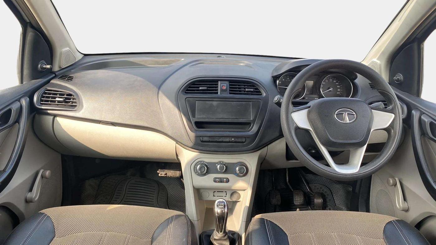 2019 Tata Tiago XE PETROL, Petrol, Manual, 26,139 km, Dashboard