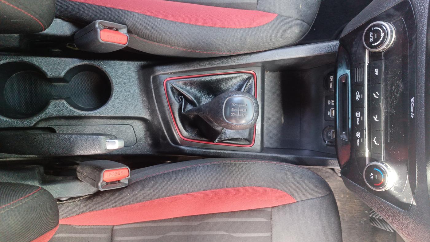 2018 Hyundai Elite i20 ASTA 1.2 DUAL TONE, Petrol, Manual, 17,211 km, Gear Lever