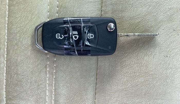2021 Tata ALTROZ XM PLUS PETROL, Petrol, Manual, 20,653 km, Key Close Up