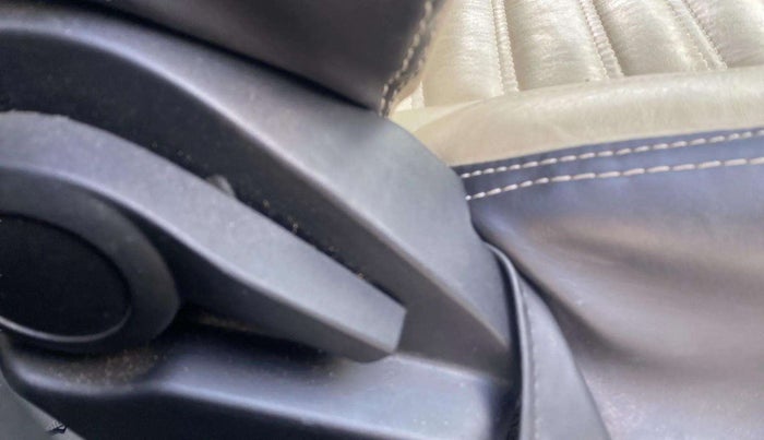 2021 Tata ALTROZ XM PLUS PETROL, Petrol, Manual, 20,653 km, Driver Side Adjustment Panel