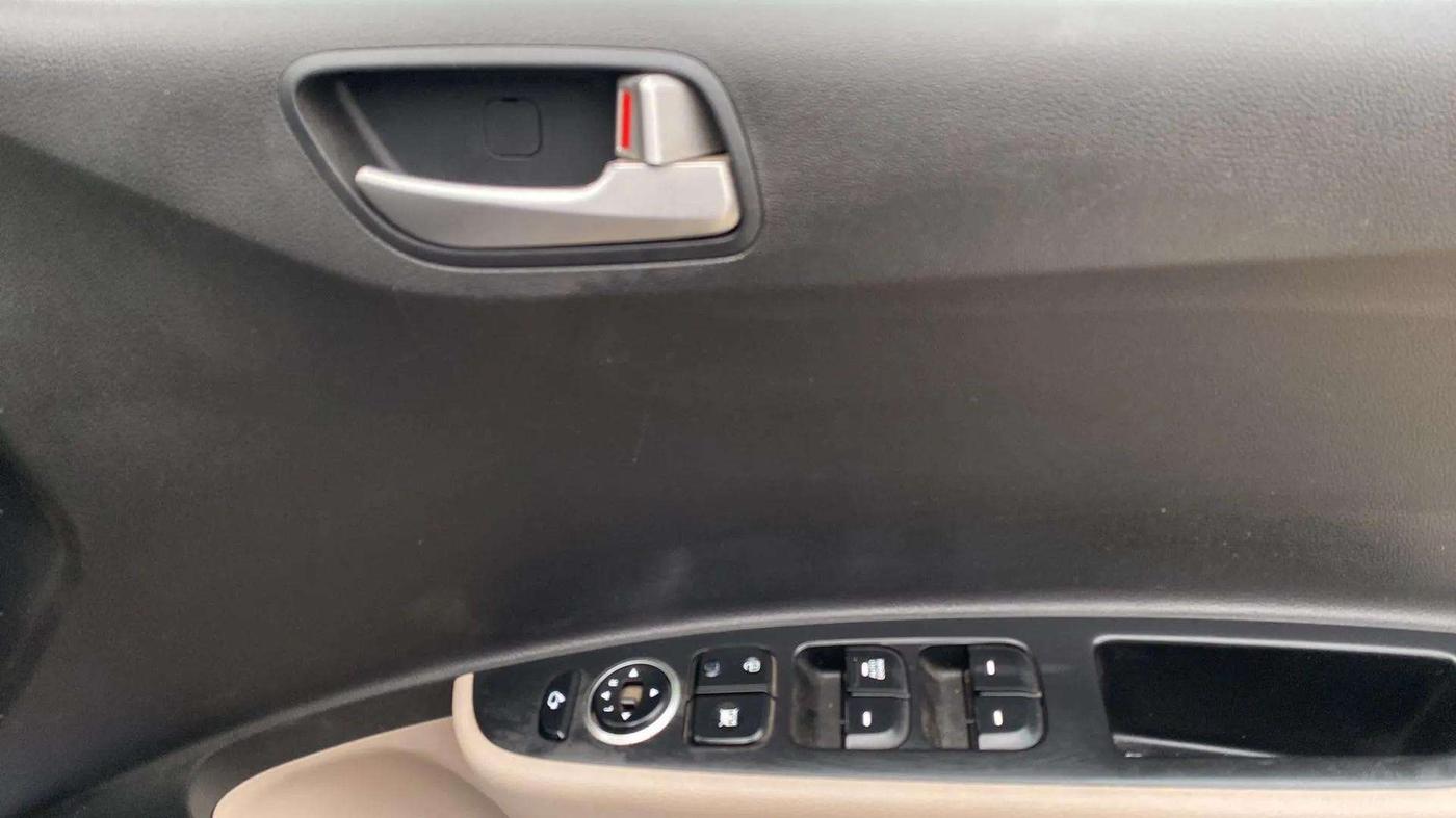 2013 Hyundai Grand i10 SPORTZ 1.2 KAPPA VTVT, Petrol, Manual, 23,457 km, Driver Side Door Panels Control