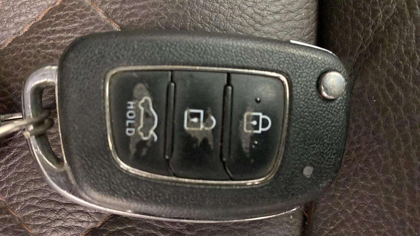 2021 Hyundai GRAND I10 NIOS SPORTZ 1.2 KAPPA VTVT DUAL TONE, Petrol, Manual, 32,524 km, Key Close Up