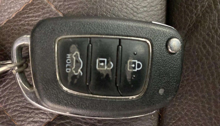 2021 Hyundai GRAND I10 NIOS SPORTZ 1.2 KAPPA VTVT DUAL TONE, Petrol, Manual, 32,524 km, Key Close Up