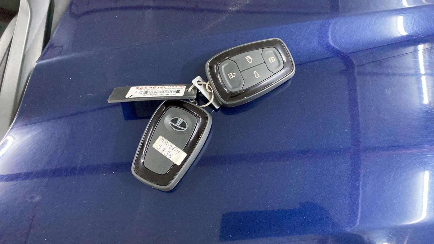 2023 Tata NEXON XZA PLUS LUXURY SUNROOF PETROL, Petrol, Automatic, 13,930 km, Key Close Up