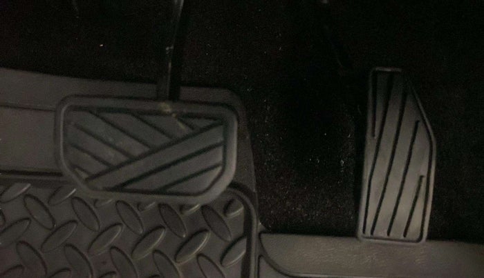 2019 Maruti XL6 ALPHA AT, Petrol, Automatic, 38,516 km, Pedals