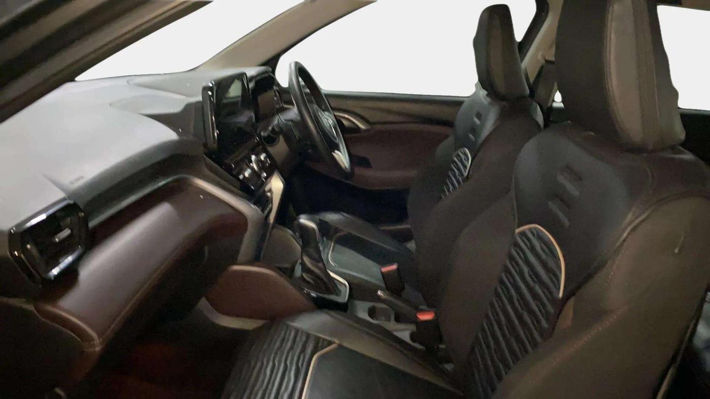 2023 Maruti Grand Vitara ZETA SMART HYBRID AT, Petrol, Automatic, 8,939 km, Right Side Front Door Cabin