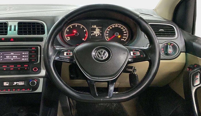 2014 Volkswagen Polo HIGHLINE1.2L, Petrol, Manual, 62,013 km, Steering wheel - Sound system control has minor damage