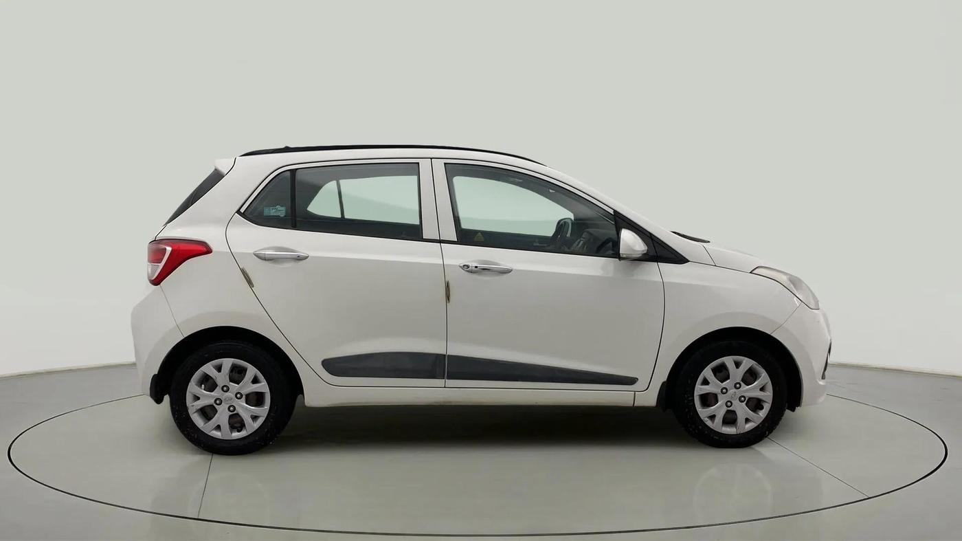 2015 Hyundai Grand i10 SPORTZ 1.2 KAPPA VTVT, Petrol, Manual, 49,770 km, Right Side View