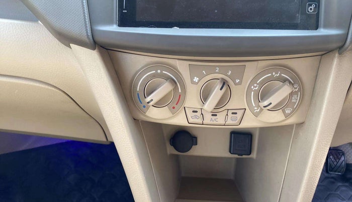 2017 Maruti Ertiga ZXI+, Petrol, Manual, 46,532 km, AC Unit - Minor issue in the heater switch