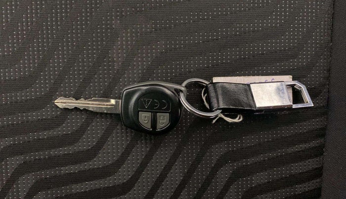 2022 Maruti Swift VXI, Petrol, Manual, 54,470 km, Key Close Up