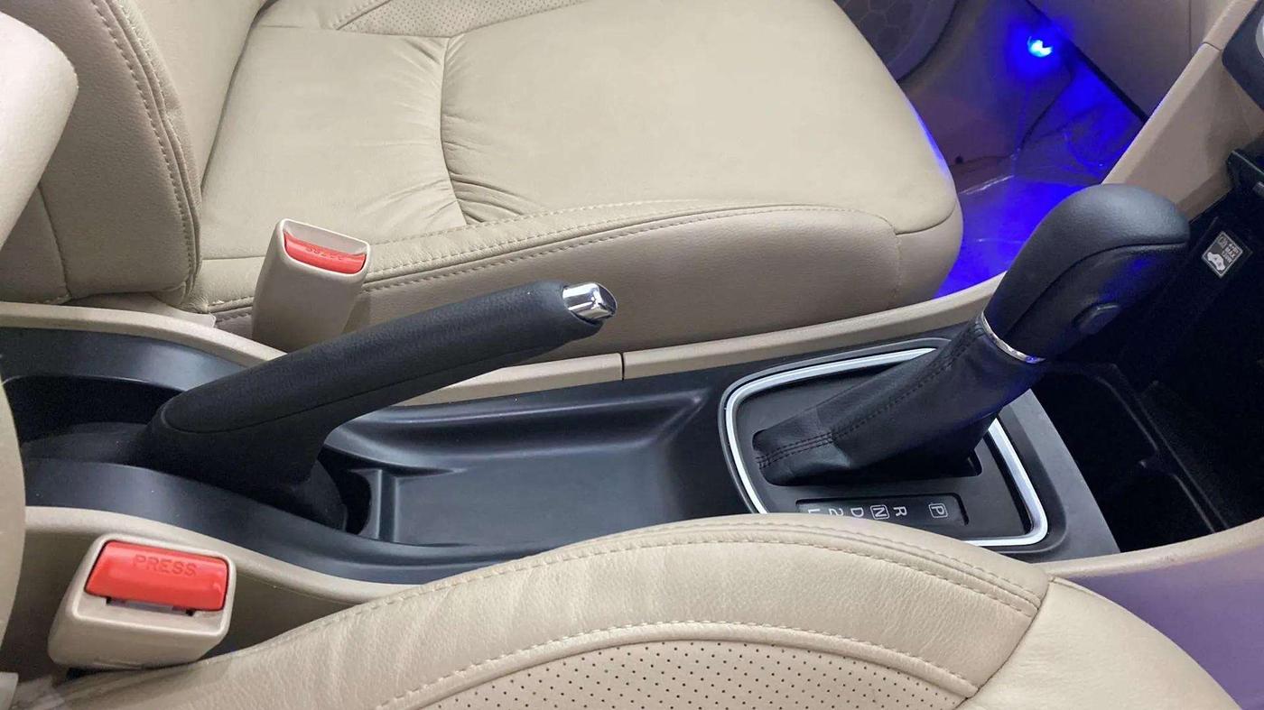 2021 Maruti Ciaz ALPHA  AT 1.5 SHVS PETROL, Petrol, Automatic, 38,539 km, Gear Lever