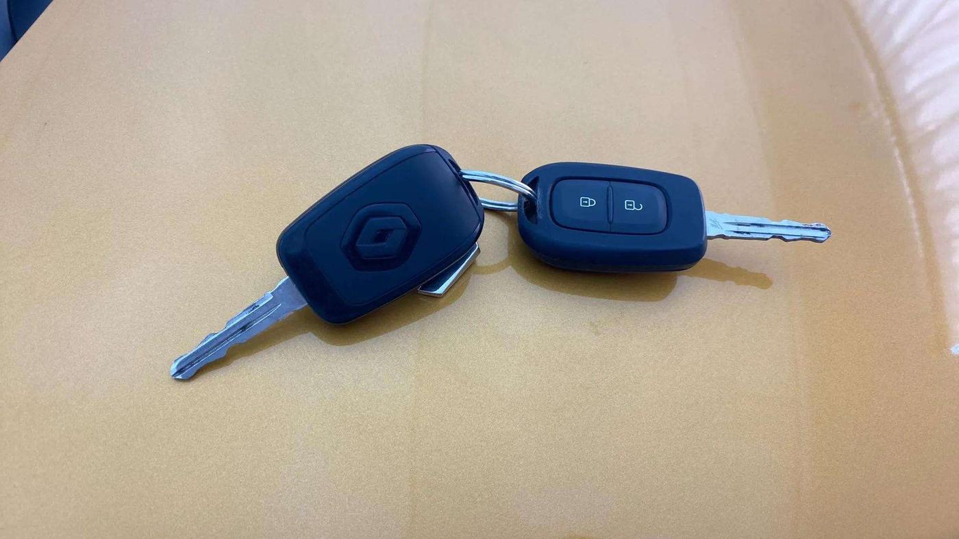 2020 Renault TRIBER RXT AMT, Petrol, Automatic, 3,621 km, Key Close Up