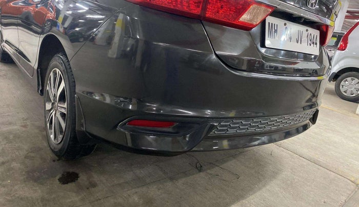 2018 Honda City 1.5L I-VTE V CVT, Petrol, Automatic, 32,419 km, Rear bumper - Paint is slightly damaged