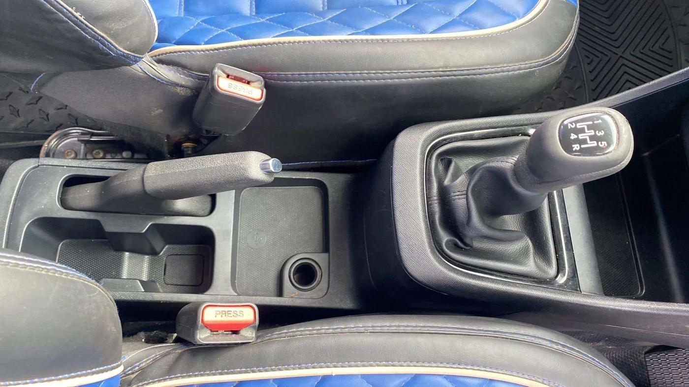 2022 Tata PUNCH ADVENTURE MT, Petrol, Manual, 34,119 km, Gear Lever