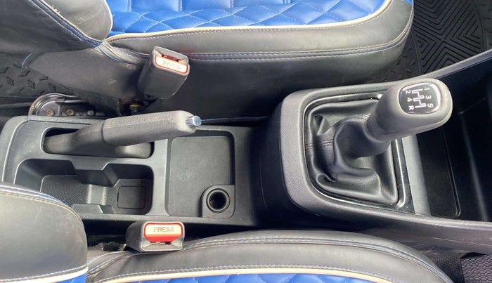 2022 Tata PUNCH ADVENTURE MT, Petrol, Manual, 34,119 km, Gear Lever