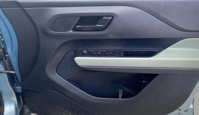 2022 Tata PUNCH ADVENTURE MT, Petrol, Manual, 34,119 km, Driver Side Door Panels Control