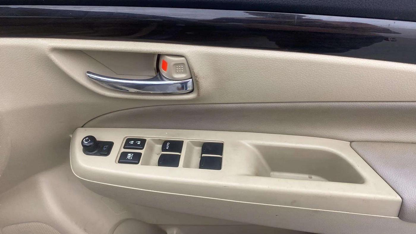 2017 Maruti Ciaz ALPHA 1.4 PETROL, Petrol, Manual, 55,407 km, Driver Side Door Panels Control