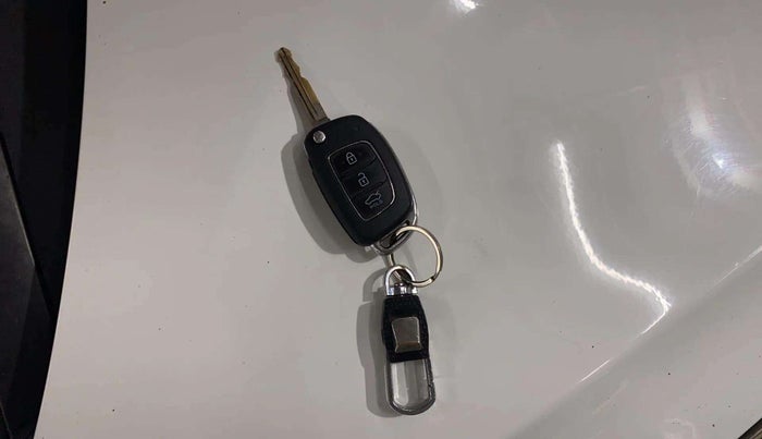 2020 Hyundai GRAND I10 NIOS SPORTZ 1.2 KAPPA VTVT DUAL TONE, Petrol, Manual, 45,075 km, Key Close Up