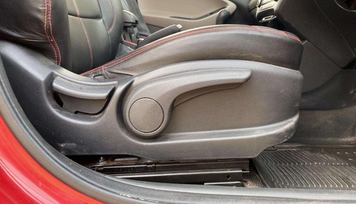 2018 Hyundai Elite i20 ASTA 1.2, Petrol, Manual, 14,594 km, Driver Side Adjustment Panel