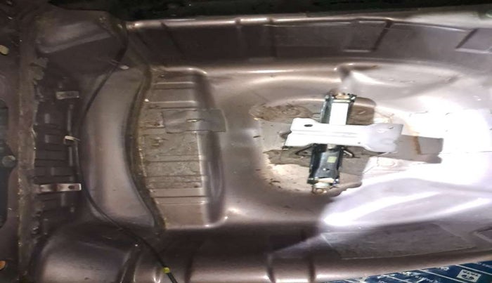 2017 Tata Tiago XZ PETROL, Petrol, Manual, 8,690 km, Boot floor - Slight discoloration