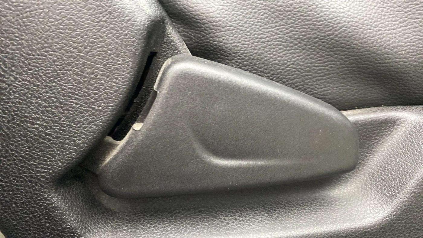 2017 Renault Kwid RXT 1.0 AMT (O), Petrol, Automatic, 27,473 km, Driver Side Adjustment Panel