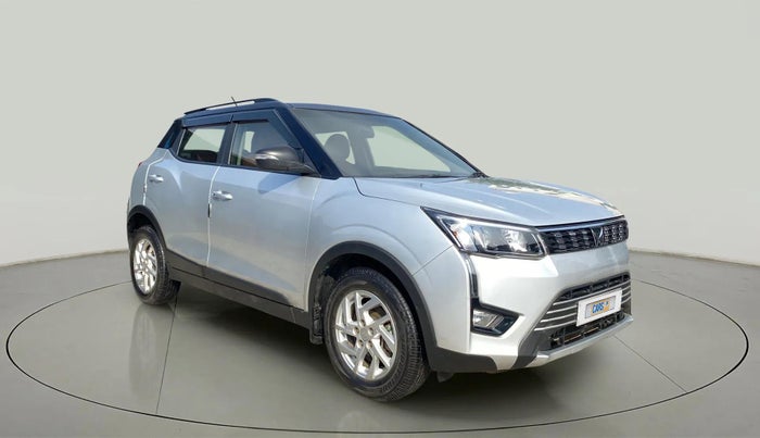 2023 Mahindra XUV300 W8 1.2 PETROL, Petrol, Manual, 25,905 km, Right Front Diagonal