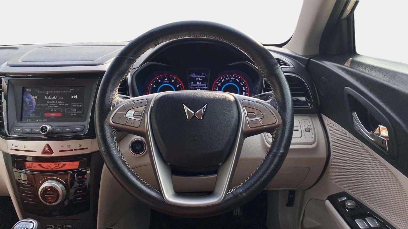 2023 Mahindra XUV300 W8 1.2 PETROL, Petrol, Manual, 25,905 km, Steering Wheel Close Up