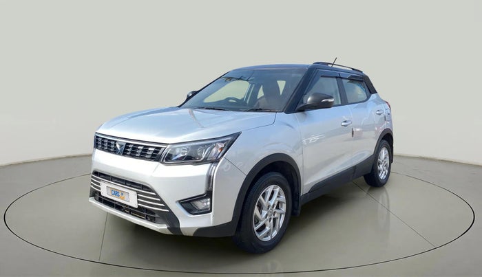 2023 Mahindra XUV300 W8 1.2 PETROL, Petrol, Manual, 25,905 km, Left Front Diagonal