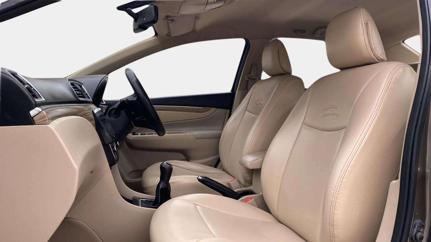2018 Maruti Ciaz ALPHA 1.5 SHVS PETROL, Petrol, Manual, 75,402 km, Right Side Front Door Cabin