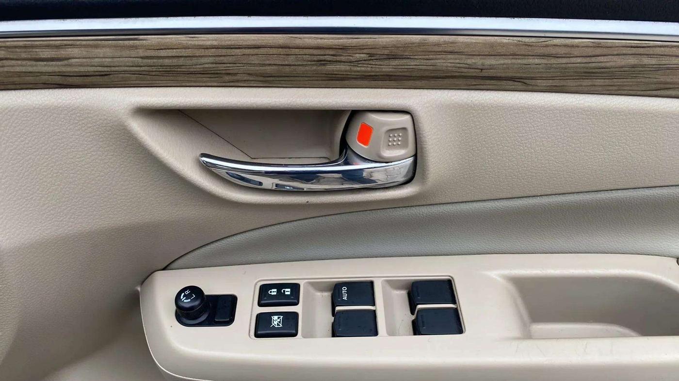 2018 Maruti Ciaz ALPHA 1.5 SHVS PETROL, Petrol, Manual, 75,402 km, Driver Side Door Panels Control