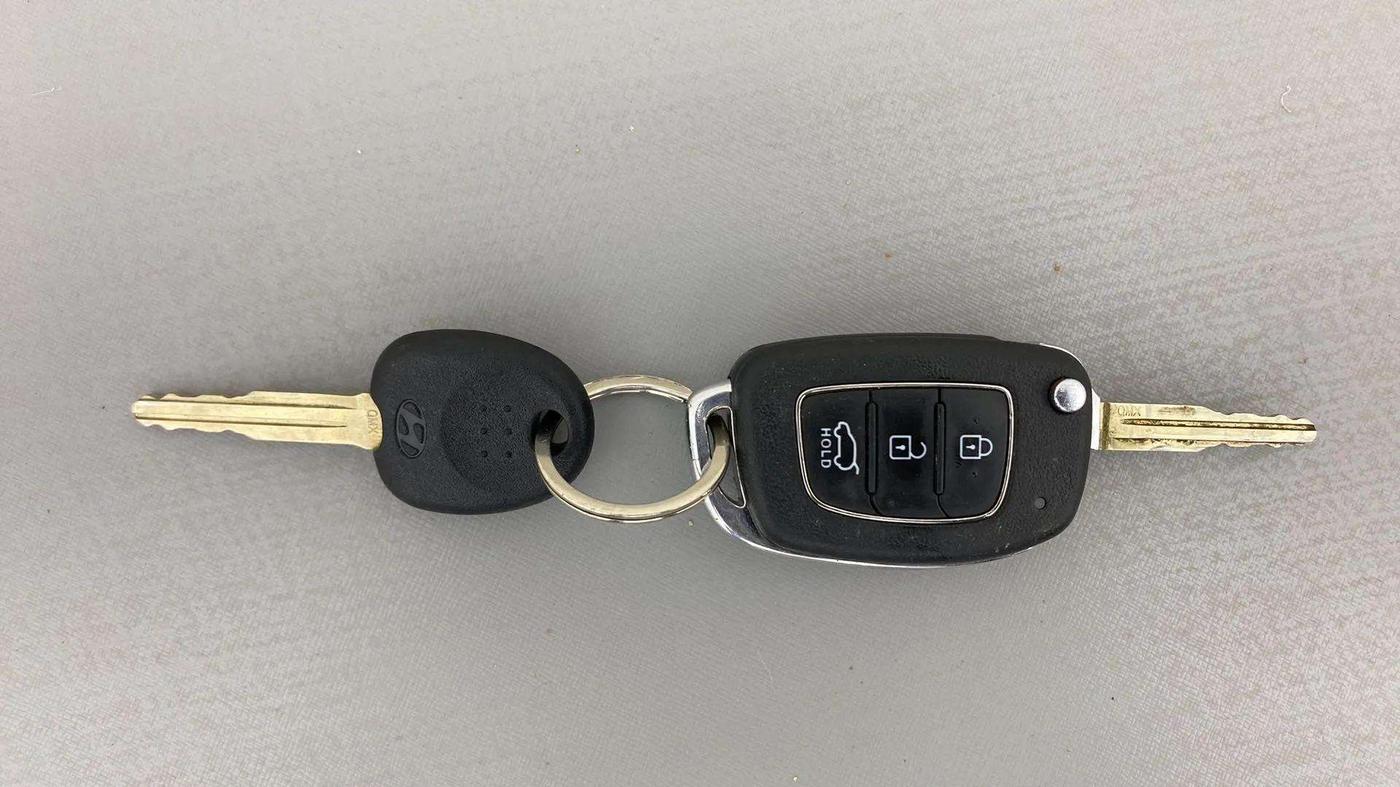 2021 Hyundai VENUE S 1.2, Petrol, Manual, 29,750 km, Key Close Up