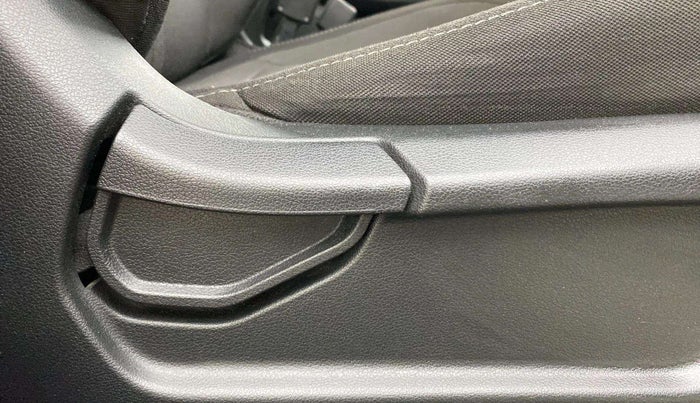 2021 Hyundai VENUE S 1.2, Petrol, Manual, 29,750 km, Driver Side Adjustment Panel