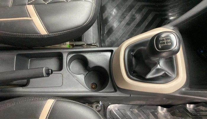 2016 Hyundai Grand i10 MAGNA 1.2 KAPPA VTVT, CNG, Manual, 58,415 km, Gear Lever