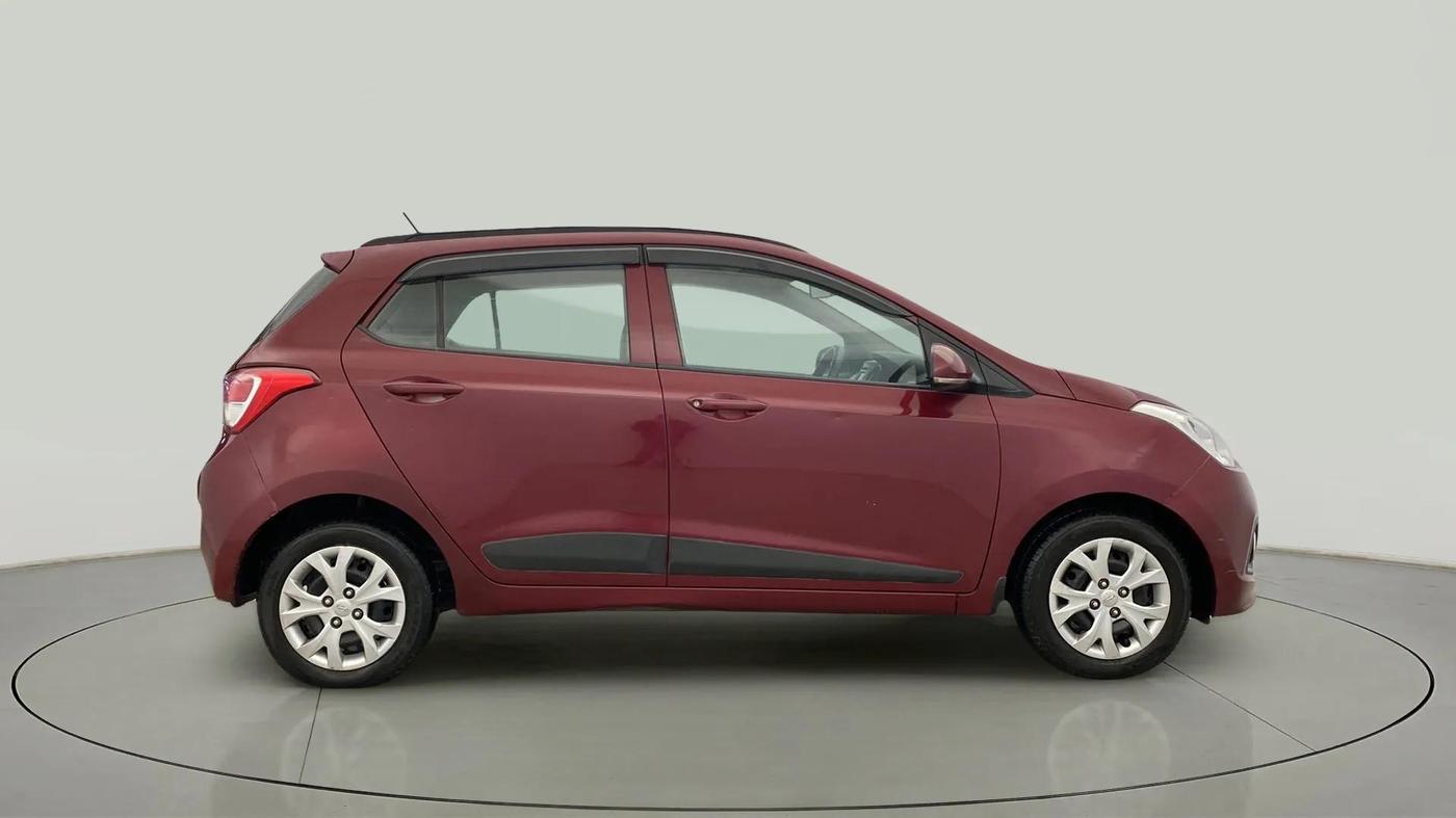 2015 Hyundai Grand i10 SPORTZ 1.2 KAPPA VTVT, Petrol, Manual, 28,806 km, Right Side View