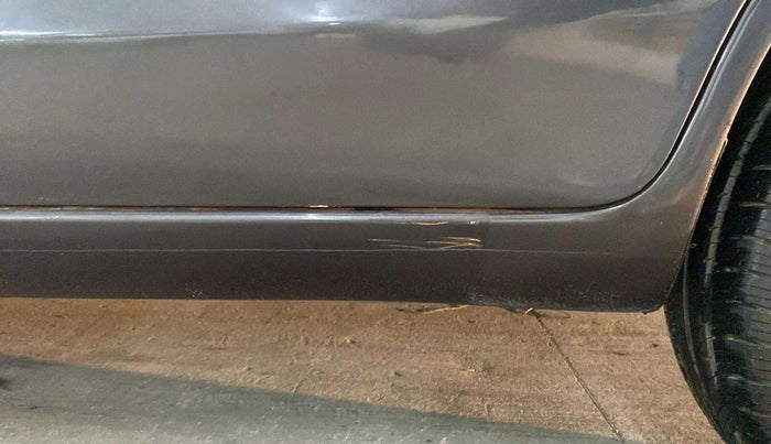 2014 Maruti Ertiga ZXI, Petrol, Manual, 84,719 km, Left running board - Slight discoloration