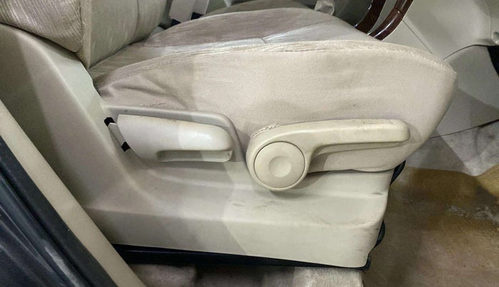 2014 Maruti Ertiga ZXI, Petrol, Manual, 84,719 km, Driver Side Adjustment Panel