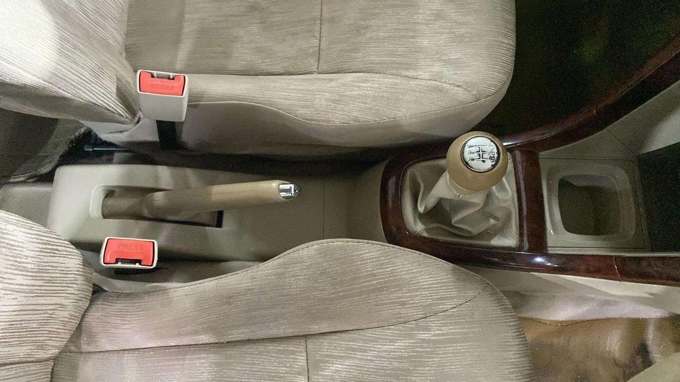 2014 Maruti Ertiga ZXI, Petrol, Manual, 84,719 km, Gear Lever