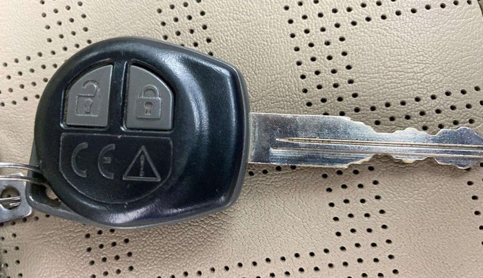 2019 Maruti Ciaz DELTA 1.5 SHVS MT PETROL, Petrol, Manual, 61,840 km, Key Close Up