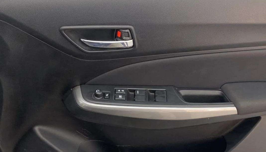 2019 Maruti Swift ZXI AMT, Petrol, Automatic, 22,282 km, Driver Side Door Panels Control