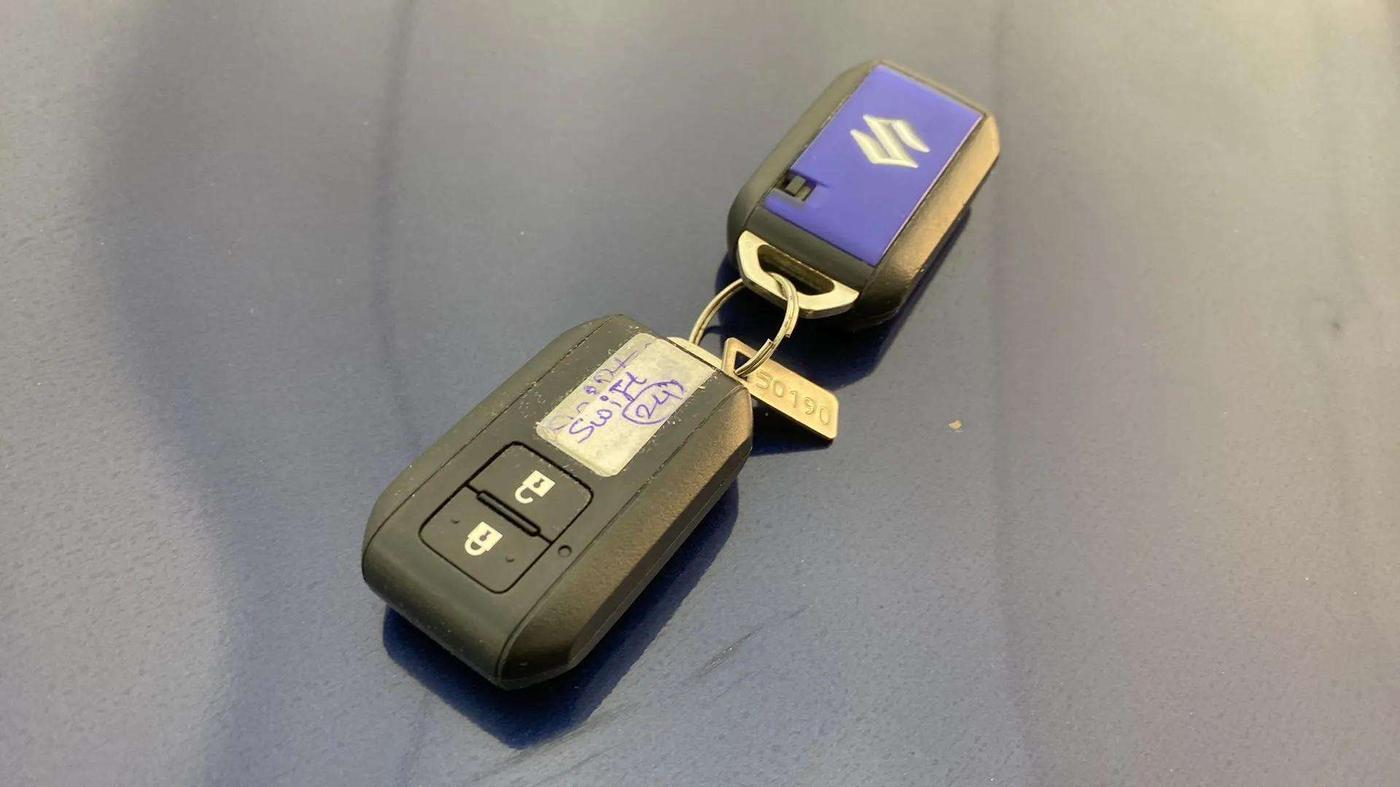 2019 Maruti Swift ZXI AMT, Petrol, Automatic, 22,282 km, Key Close Up