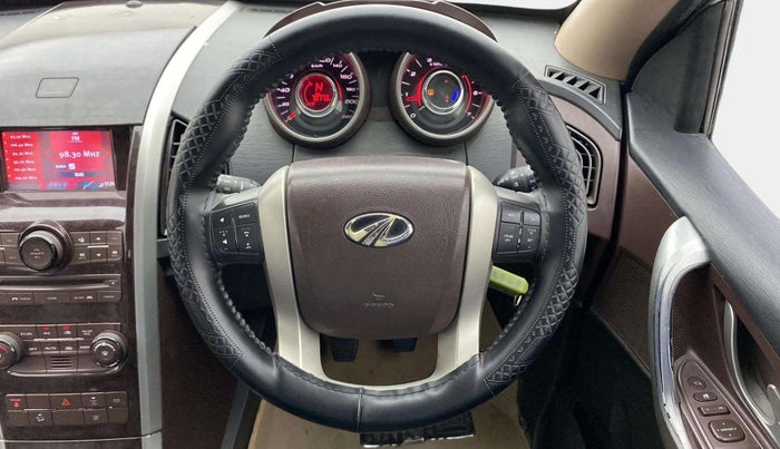 2014 Mahindra XUV500 W8, Diesel, Manual, 70,730 km, Steering Wheel Close Up