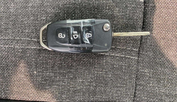 2021 Tata Tiago XZA PLUS PETROL, Petrol, Automatic, 33,927 km, Key Close Up