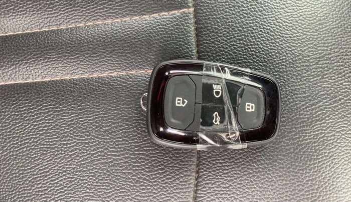 2018 Tata NEXON XZA PLUS PETROL, Petrol, Automatic, 15,334 km, Key Close Up