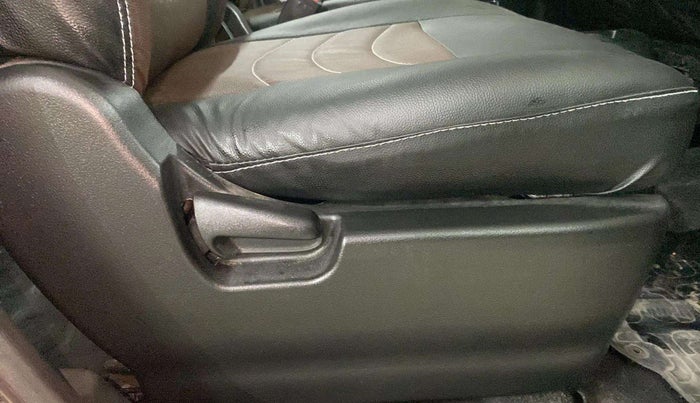 2016 Maruti Wagon R 1.0 VXI AMT, Petrol, Automatic, 37,764 km, Driver Side Adjustment Panel