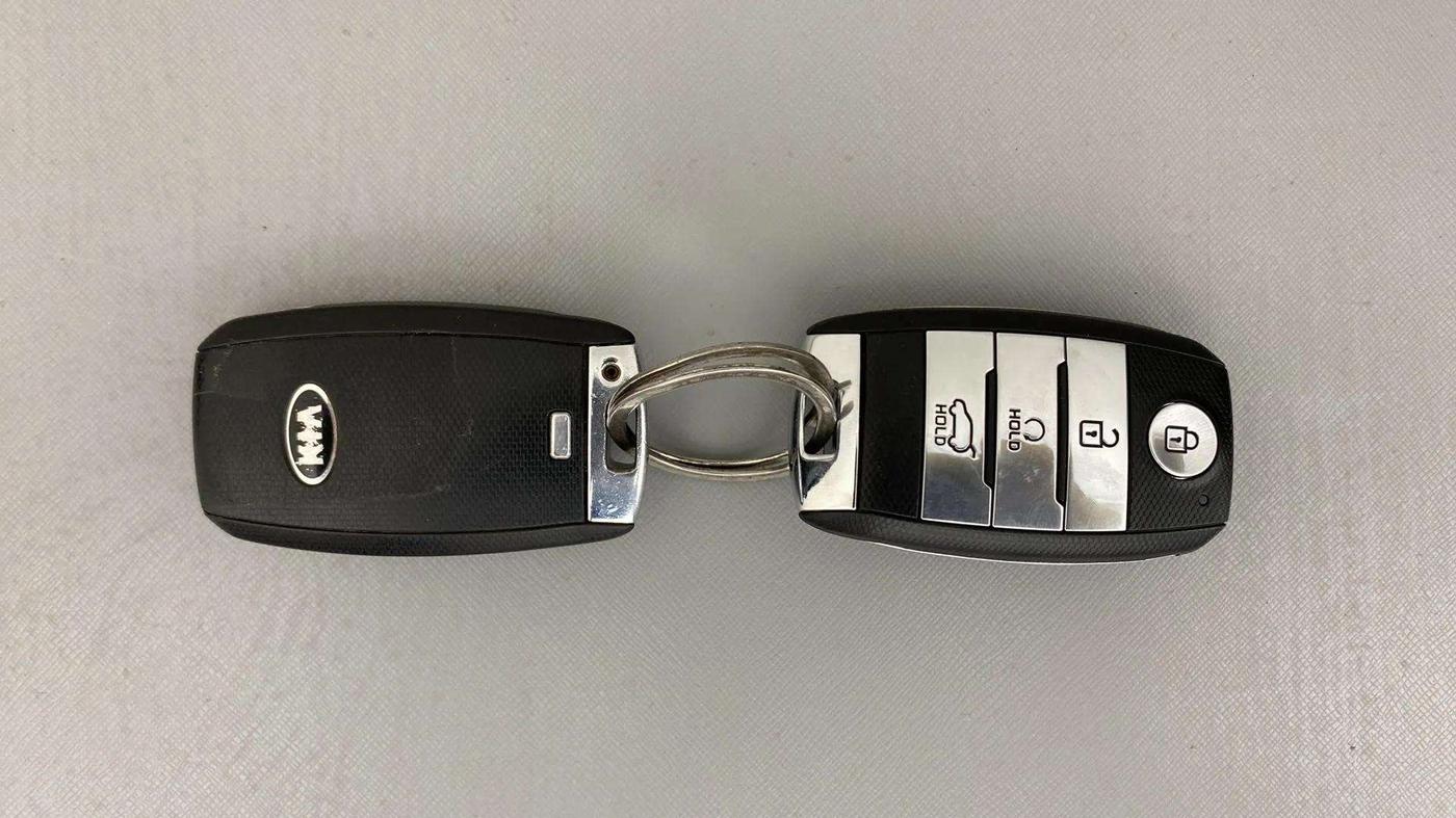 2021 KIA SONET GTX PLUS 1.5 AT DUAL TONE, Diesel, Automatic, 60,979 km, Key Close Up