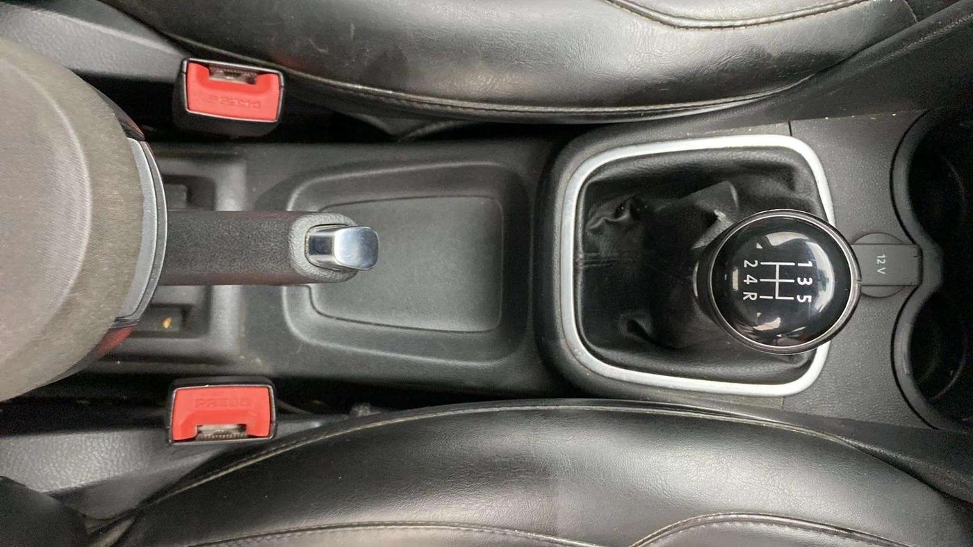 2019 Volkswagen Polo HIGHLINE PLUS 1.0, Petrol, Manual, 84,208 km, Gear Lever