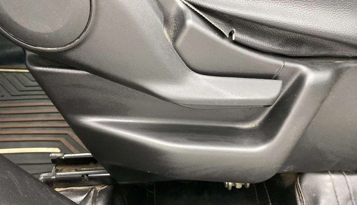 2021 Maruti New Wagon-R LXI CNG 1.0, CNG, Manual, 51,606 km, Driver Side Adjustment Panel