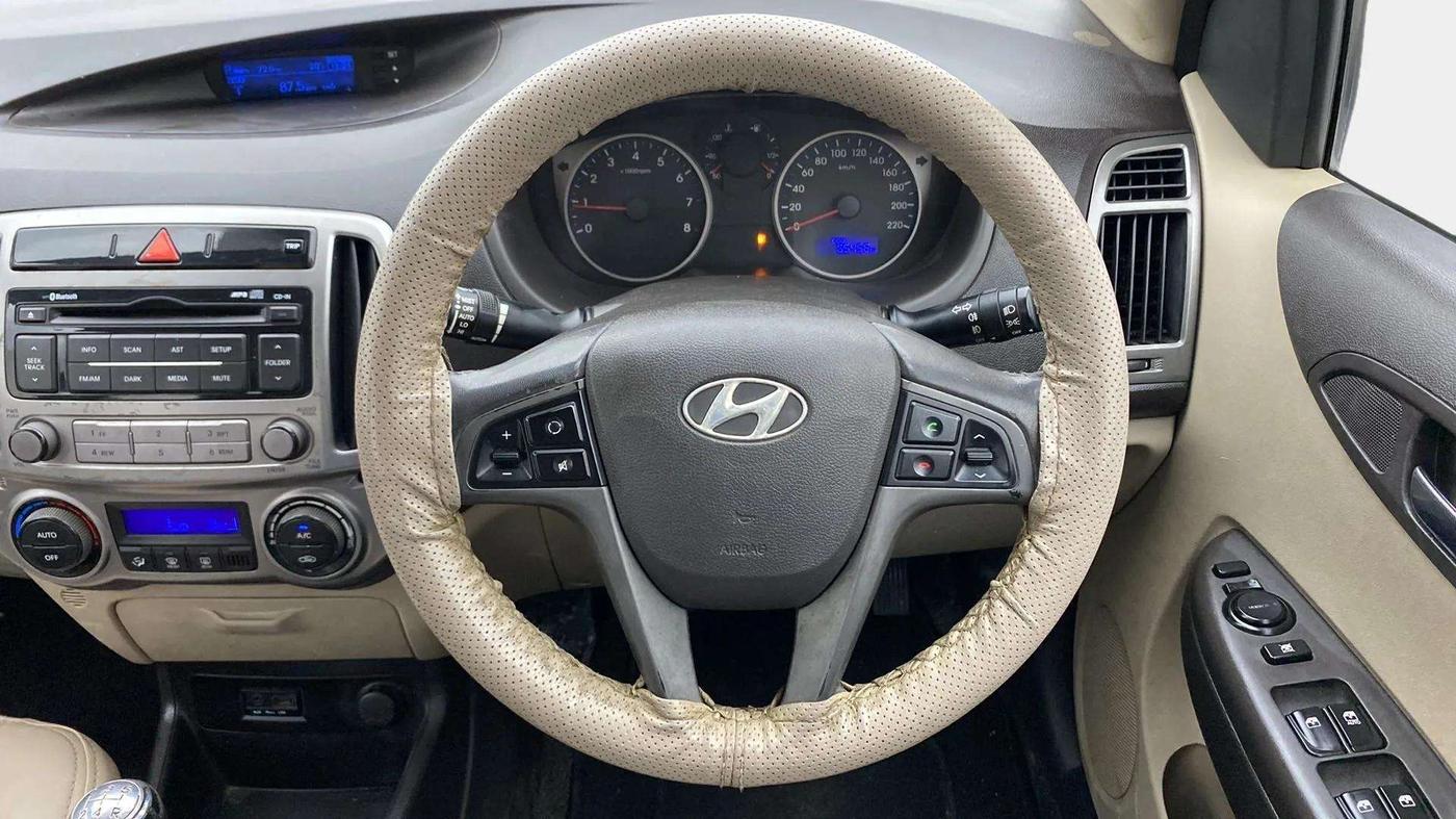 2014 Hyundai i20 SPORTZ 1.2, Petrol, Manual, 65,419 km, Steering Wheel Close Up