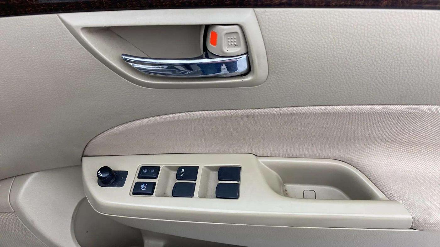 2013 Maruti Swift Dzire VXI, Petrol, Manual, 97,961 km, Driver Side Door Panels Control